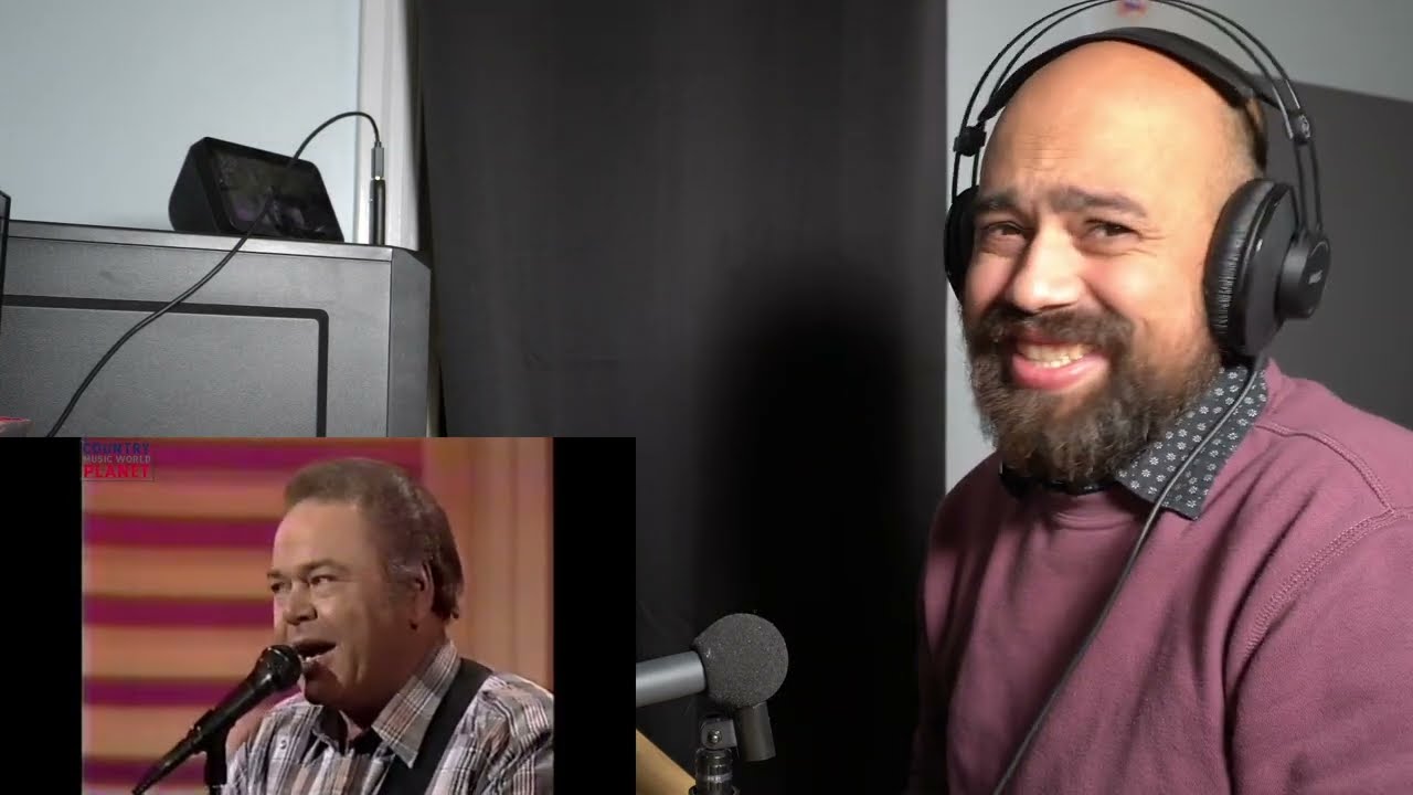 Roy Clark Reaction: Classical Guitarist react to Roy Clark and Johnny Cash Folsom Prison Blues