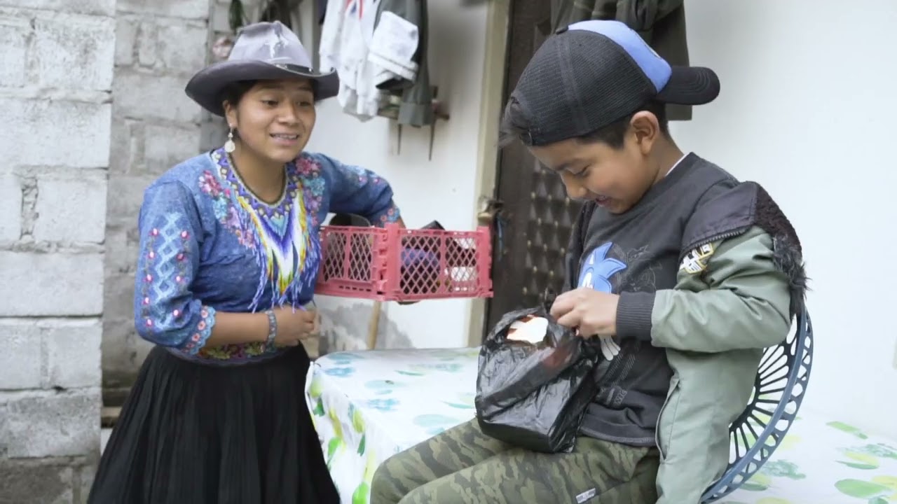 Uvitas le vendió a la MARIA por un chupete con el Tio lobito
