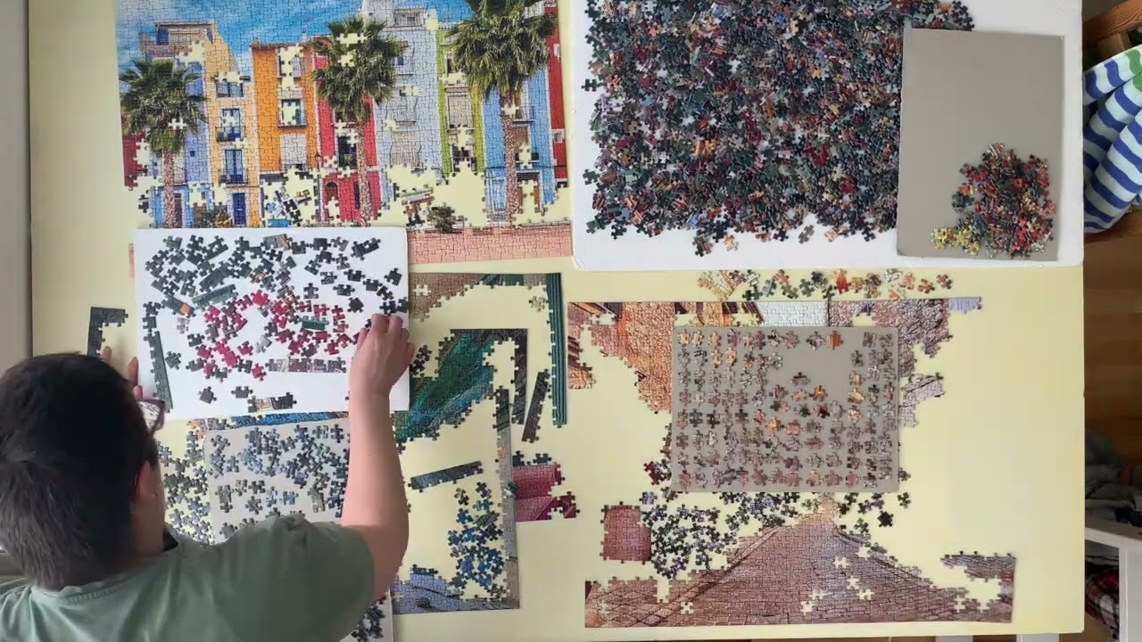 Сборка пазлов Ravensburger 4x1000, смешанный набор.