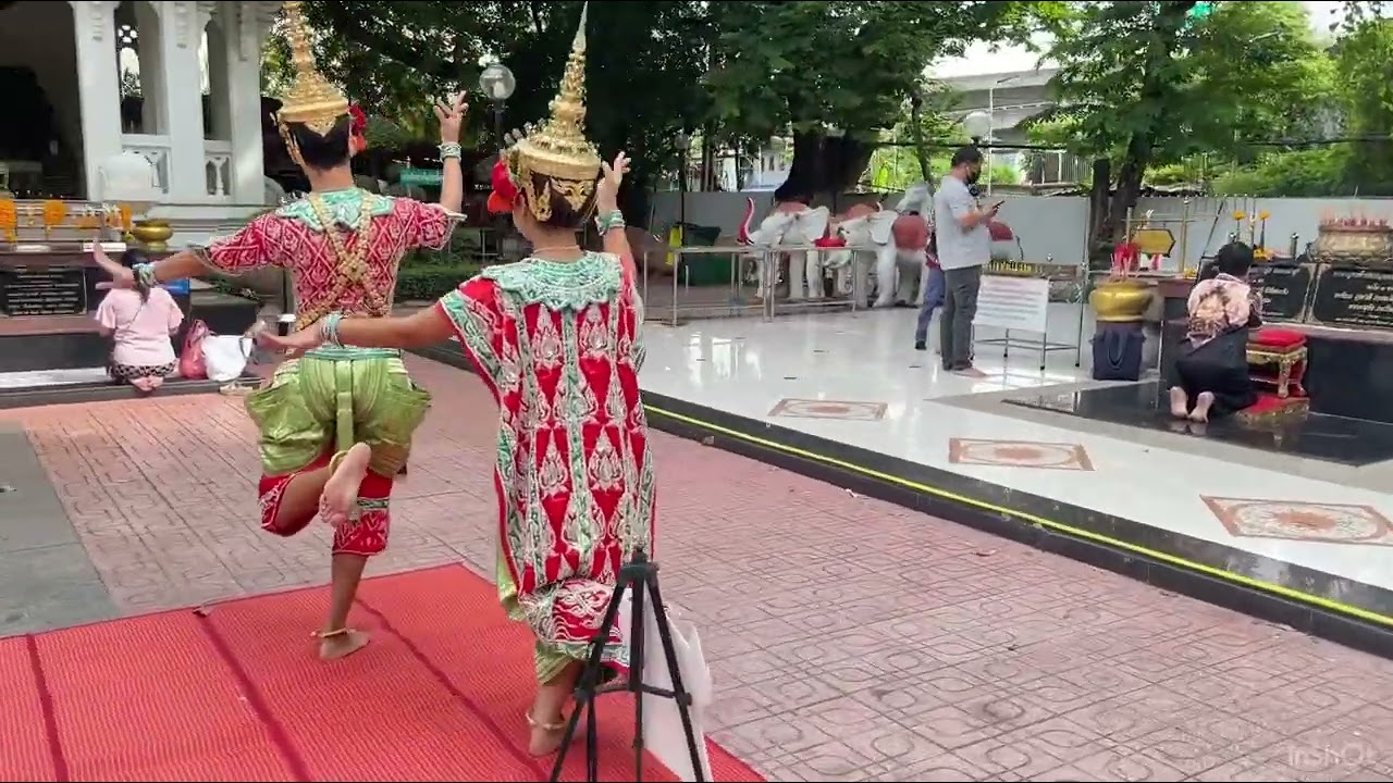 ละครรำแก้บน