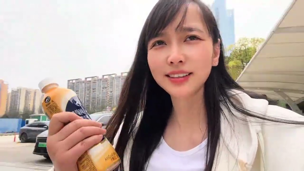 接了两个拼车单，走要钱的高速还那么堵走了150公里低速，高速上还是在堵车，还剩520公里，晚上12:00前能到吗？#女司机#滴滴 #网约车 #广西表妹也可以很甜
