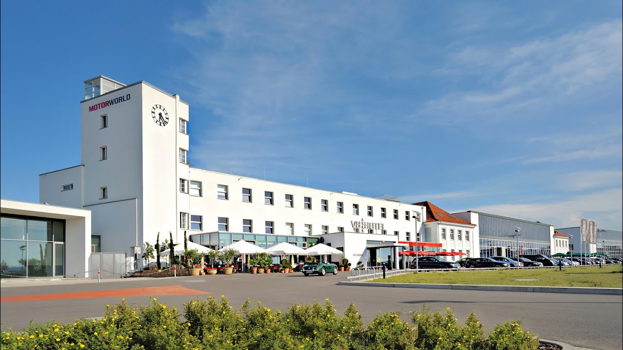 V8 HOTEL Classic in Autowelt