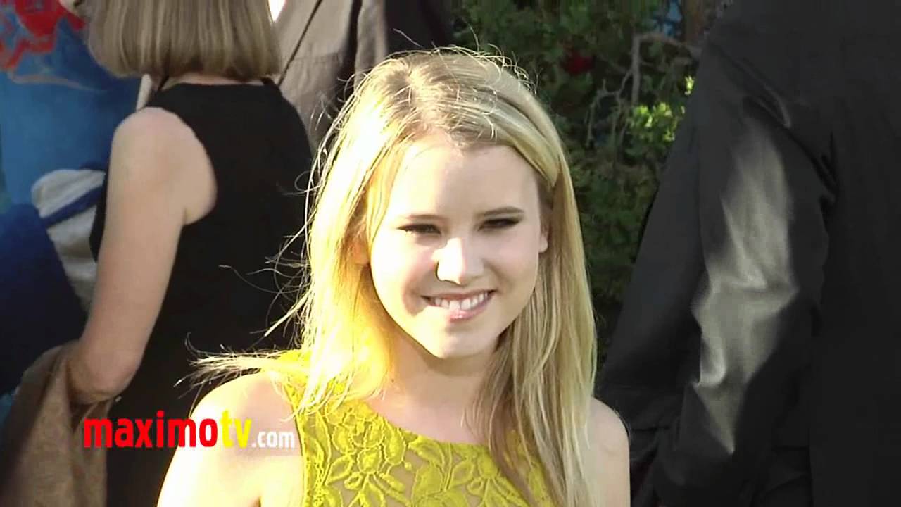 Taylor Spreitler at BRAVE Premiere ARRIVALS - Maximo TV Red Carpet Video