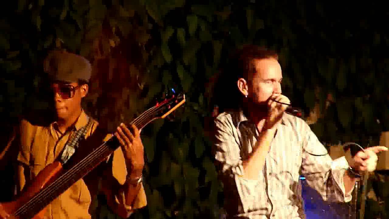 Agrupación Qva Libre interpretando 