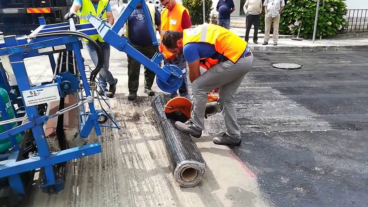 VAF - Asphalt reinforcement grid installation
