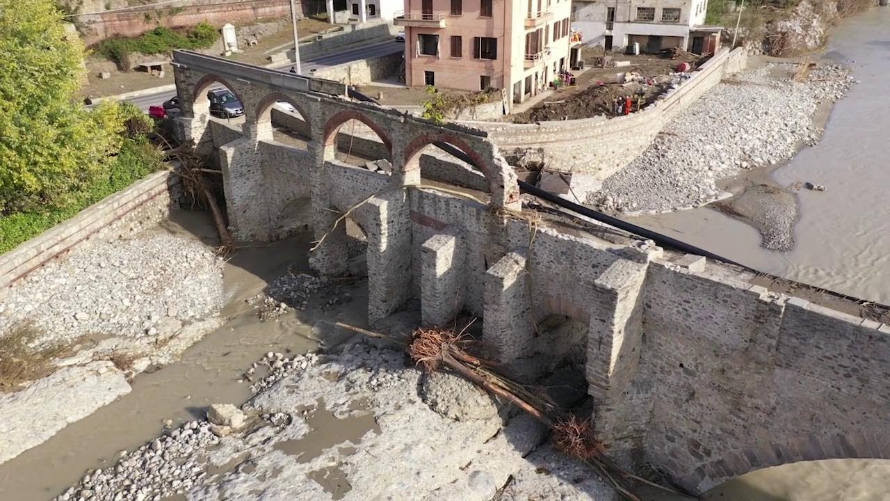 Maltempo, il ponte romano di Bagnasco dopo il crollo, era il simbolo del paese