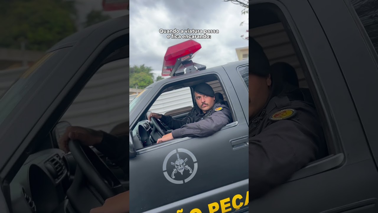 Quando a viatura passa E fica encarando&hellip;