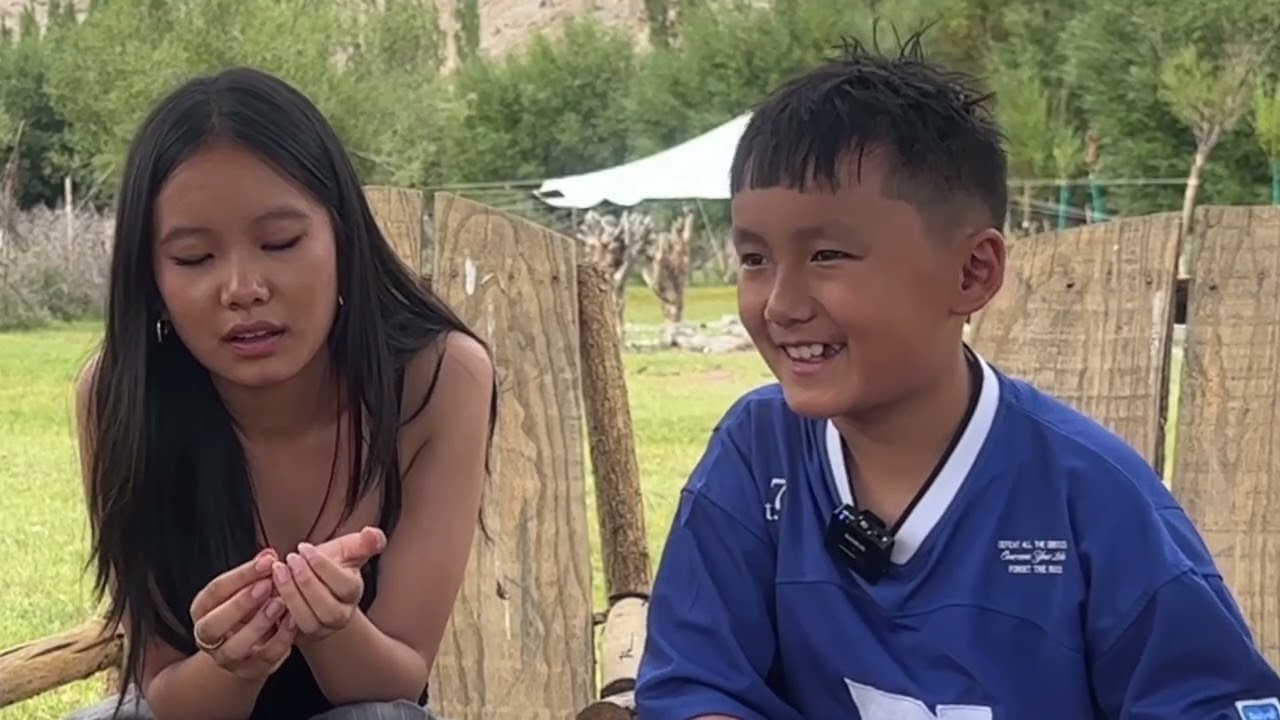 Two cute siblings from Germany ཇར་མན་ནས་ཕེབས་པའི་པུ་གུ་གཉིས། 