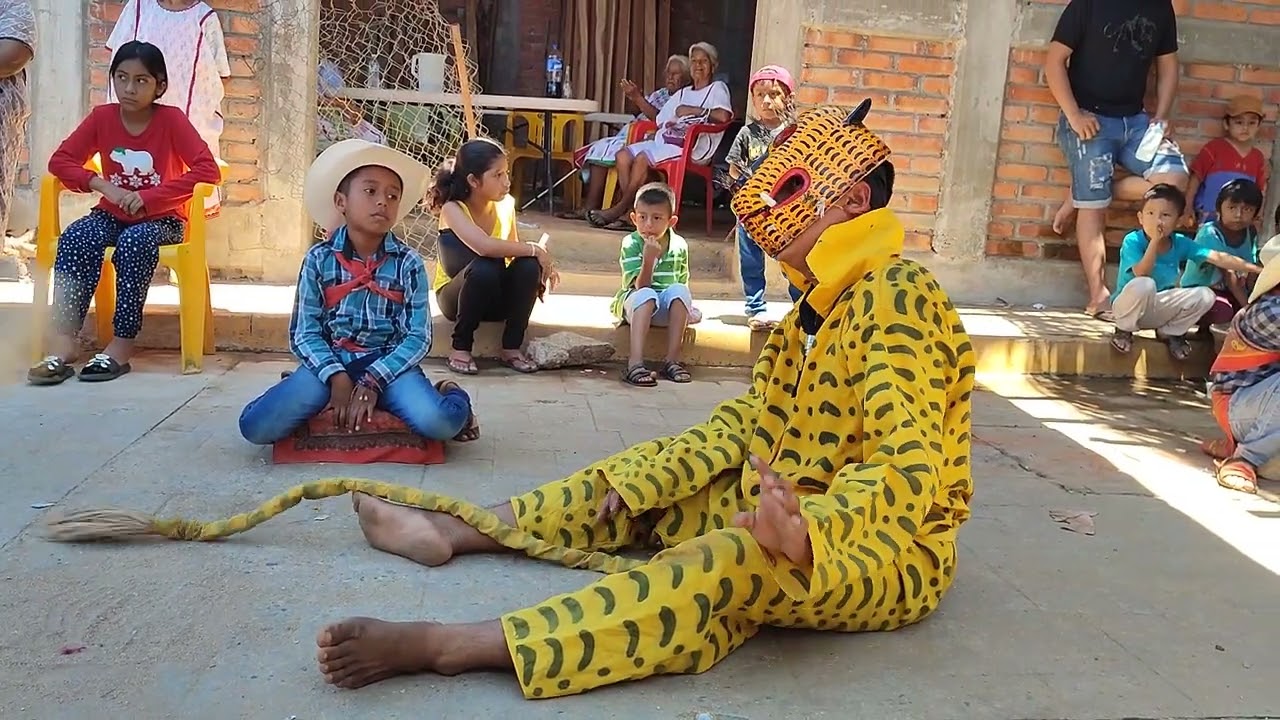DURANTE LA BATALLA DE LA DANZA DEL TIGRE DE COZOYOAPAN OCTAVA 2023