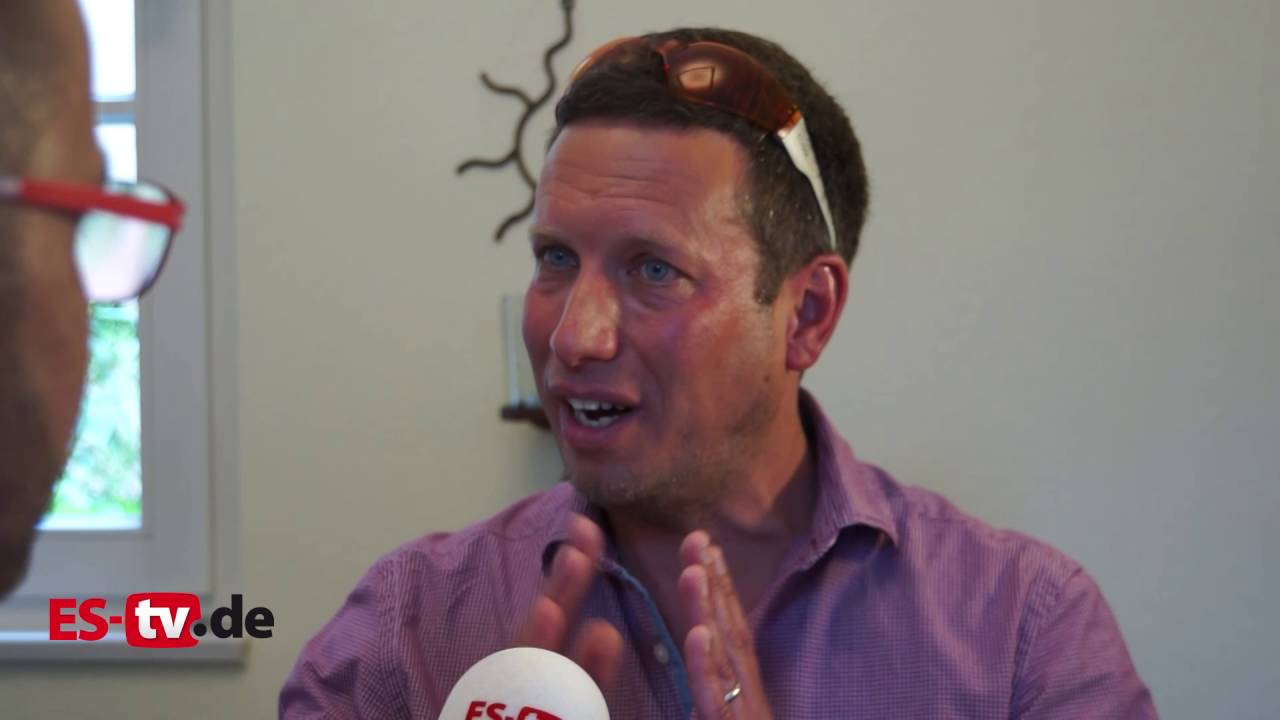 Rafael Treite lässt sich hypnotisieren