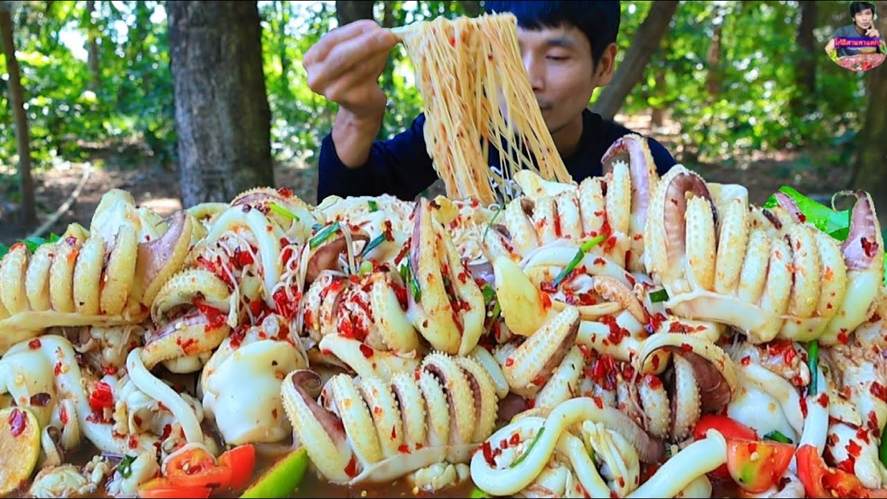 ซั่วหนวดปลาหมึกใส่ขนมจีนแกล้มผัดสดแซ่บคักอีหลีครับพี่น้องMUKBANG EATING SHOW#โก้อีสานพาแดก 