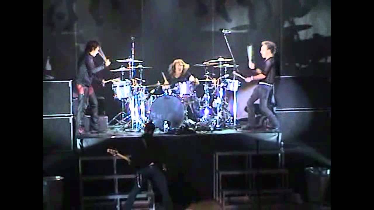 Eric Singer, Eric Dover & Ryan Roxie - Crazy Drum solo (live 2003)