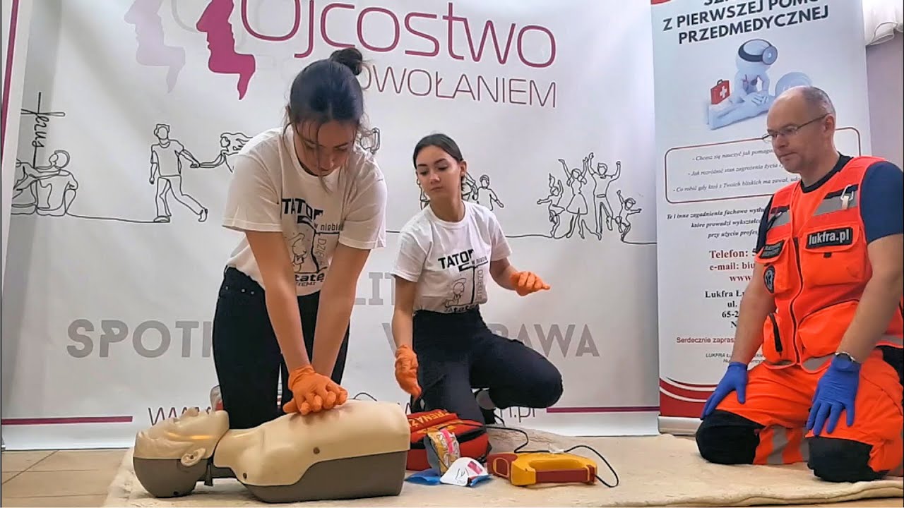 RKO - pośredni masaż serca z użyciem automatycznego defibrylatora zewnętrznego AED