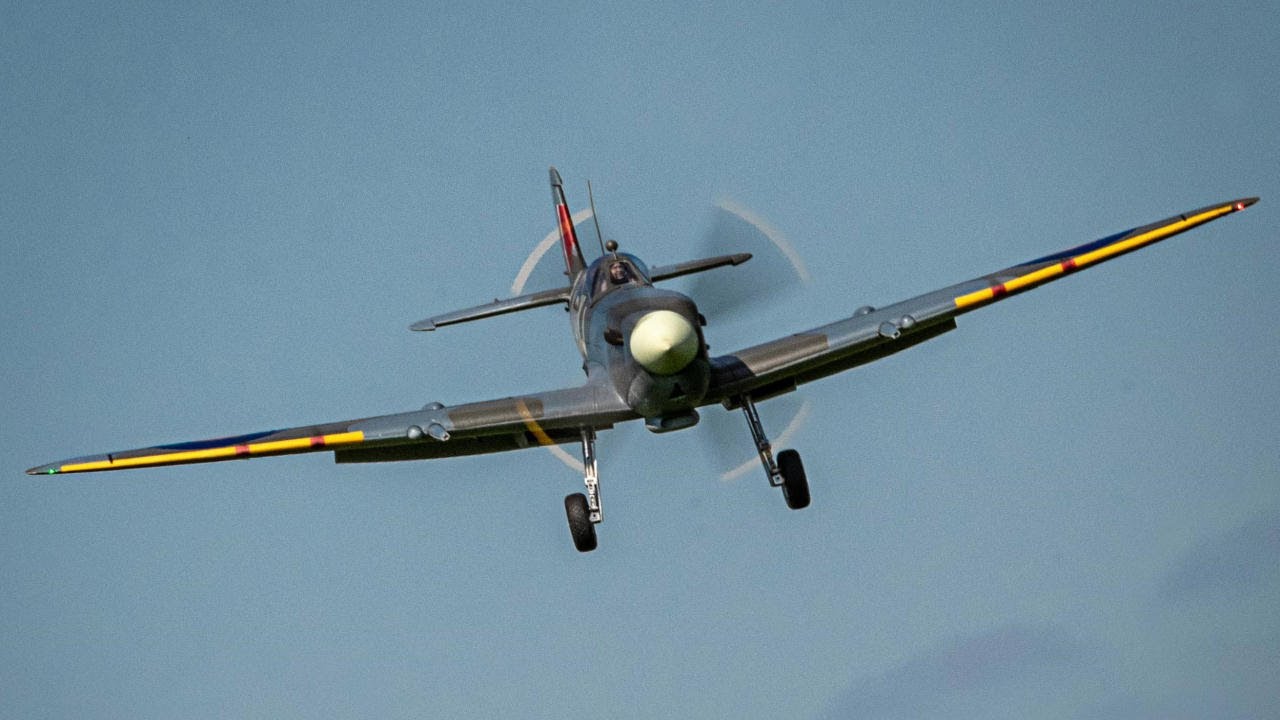 Flightline RC 1600mm Spitfire with MrSound System