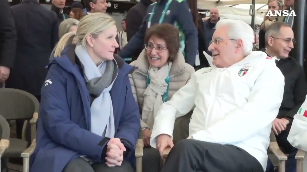 Milano Cortina, Mattarella al Super-G femminile con la giacca dell'Italia #milanocortina2026 #ansa