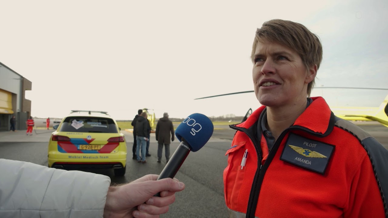 Nieuwe traumahelikopter gepresenteerd op Groningen Airport Eelde