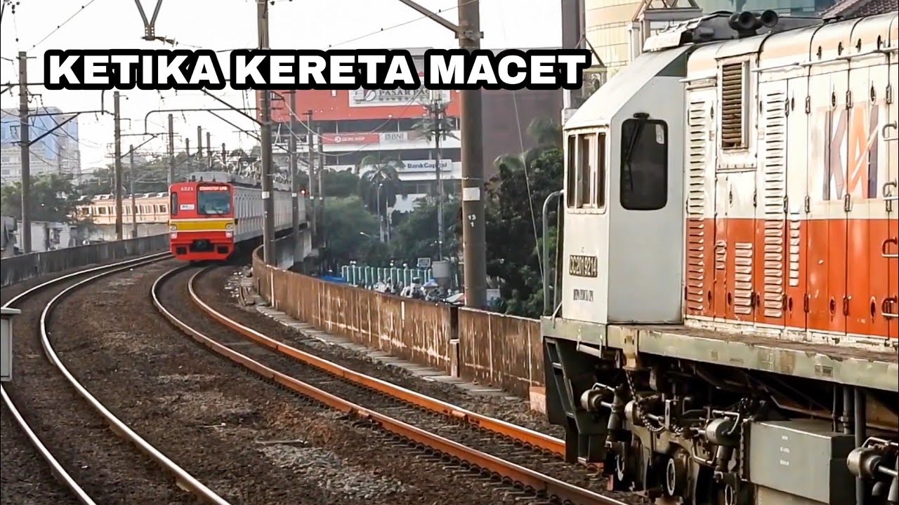 KERETANYA SAMPE ANTRI!! Kesibukan Stasiun Jayakarta Sore Hari