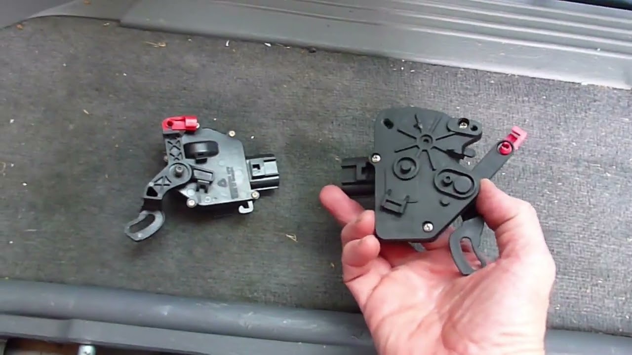 Замена привода электропривода замка раздвижной двери DODGE CARAVAN, TOWN AND COUNTRY 2001-2007 *1...