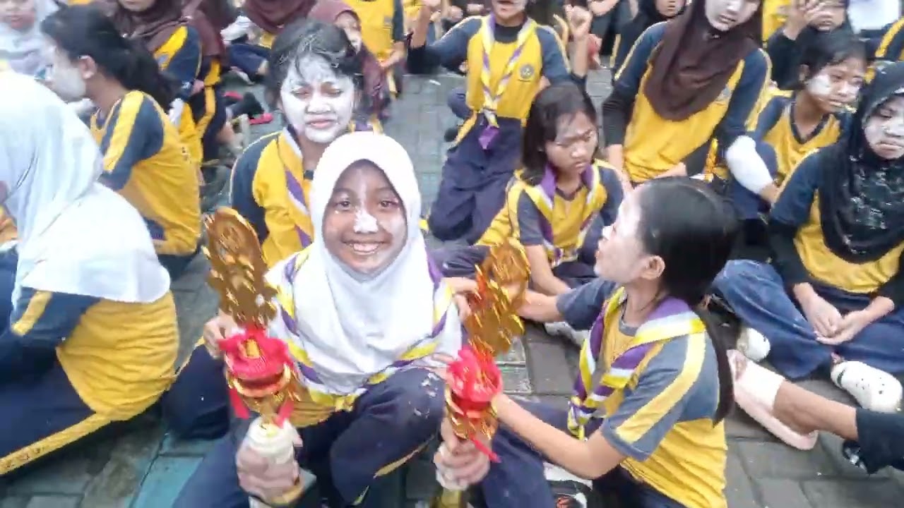 Penyerahan piala perjusa