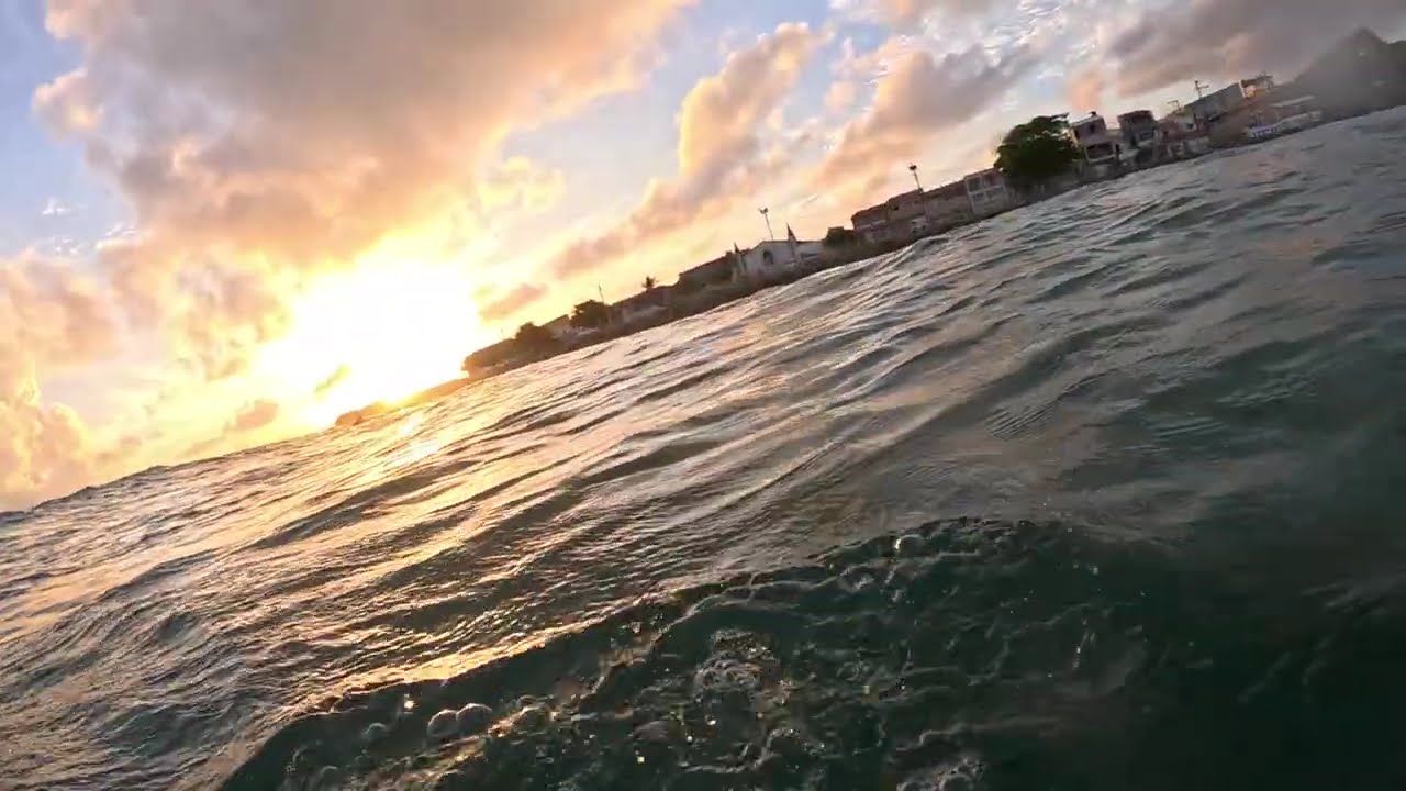 Sessão de surf no amanhecer no Titanzinho, Fortaleza 🌅🌊