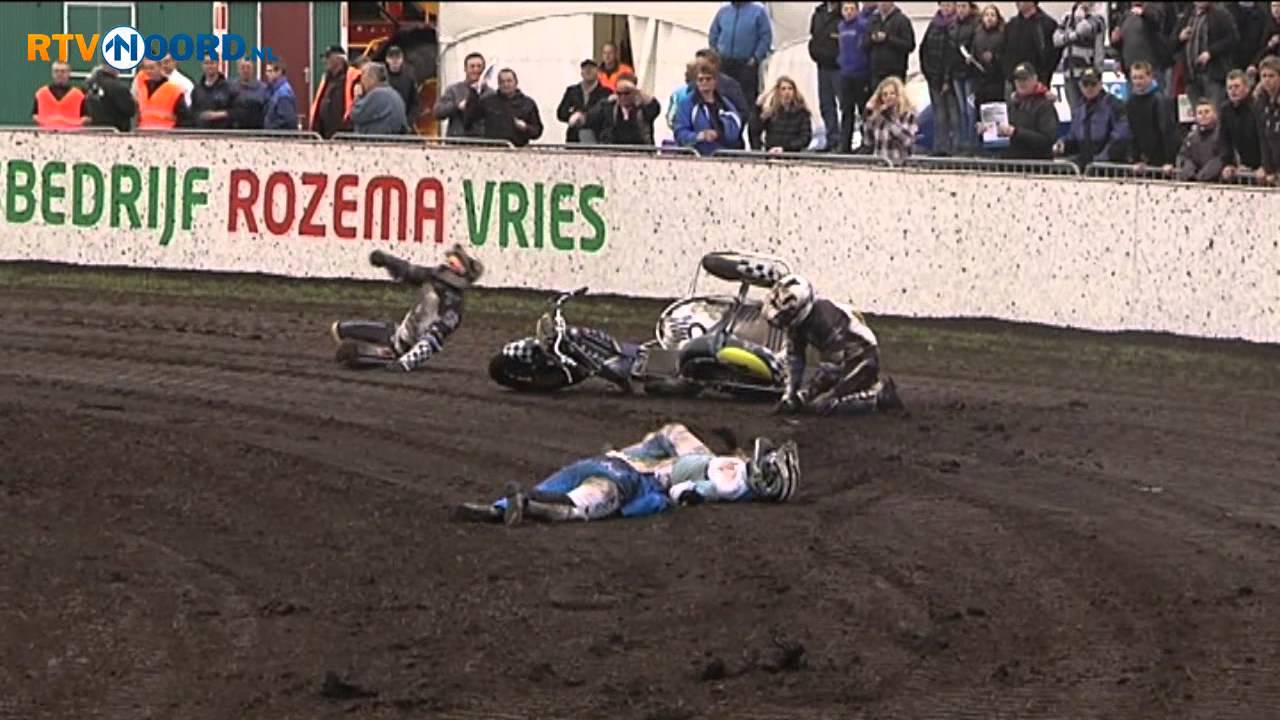 Zijspancombinaties crashen tijdens grasbaanraces Vries - RTV Noord