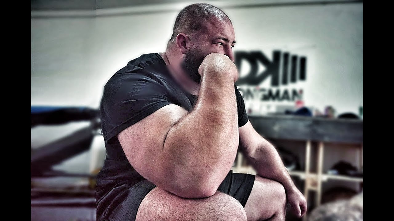 Massive Unterarme  / Kurbel der Verdammnis/