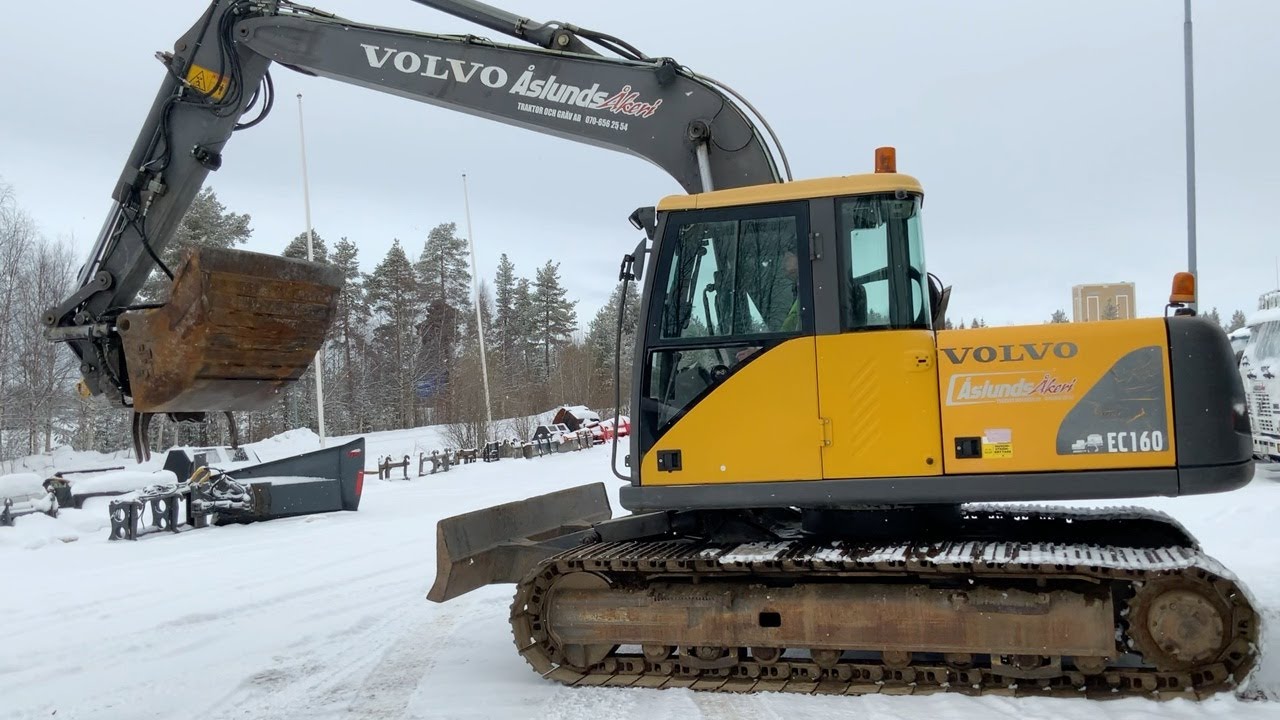 Köp Grävmaskin Volvo EC160 med tiltrotator och skopa på Klaravik