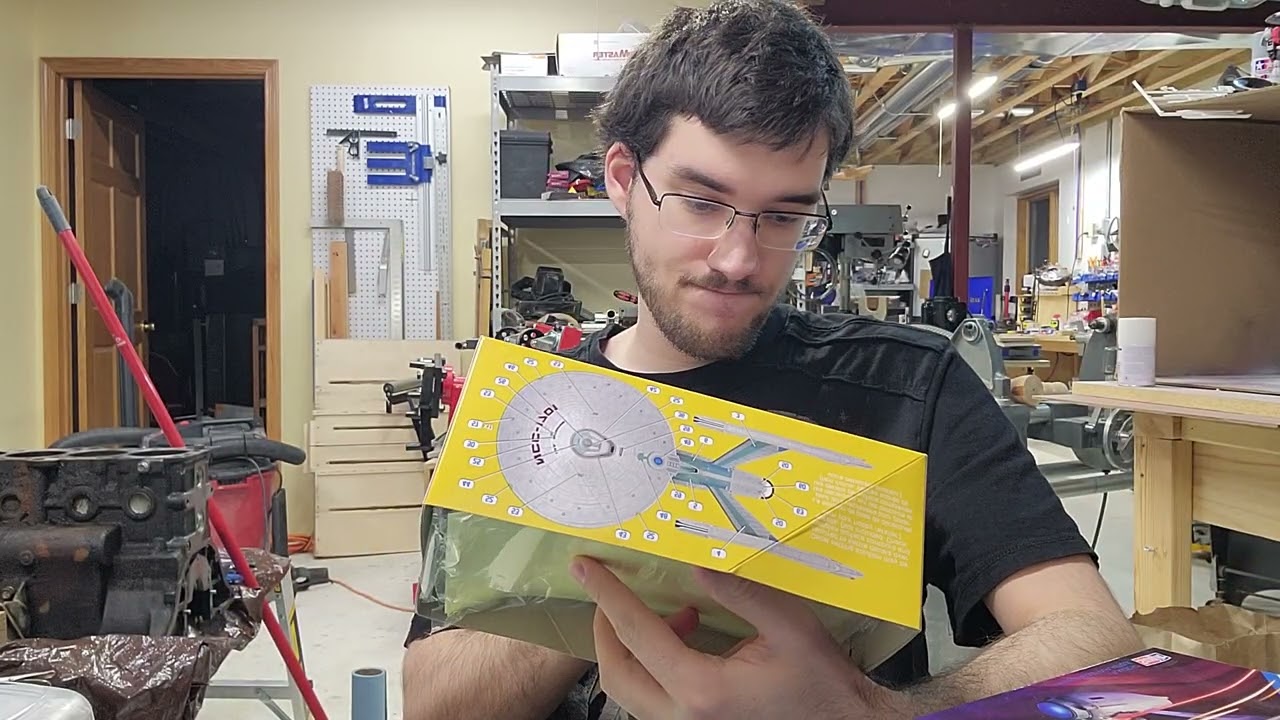 AMT USS Enterprise Refit 1/2500 Scale Model Part 1