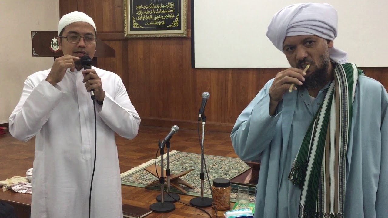 How do we use siwak - Habib Musa Kadzim As Seggaf