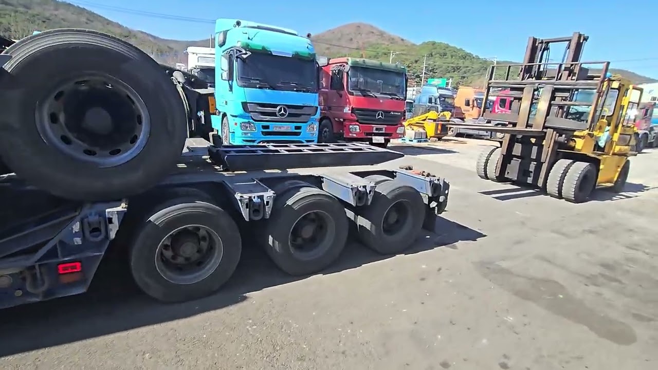 Scania P114 Mercedes Actros 2641 lowbed transport work
