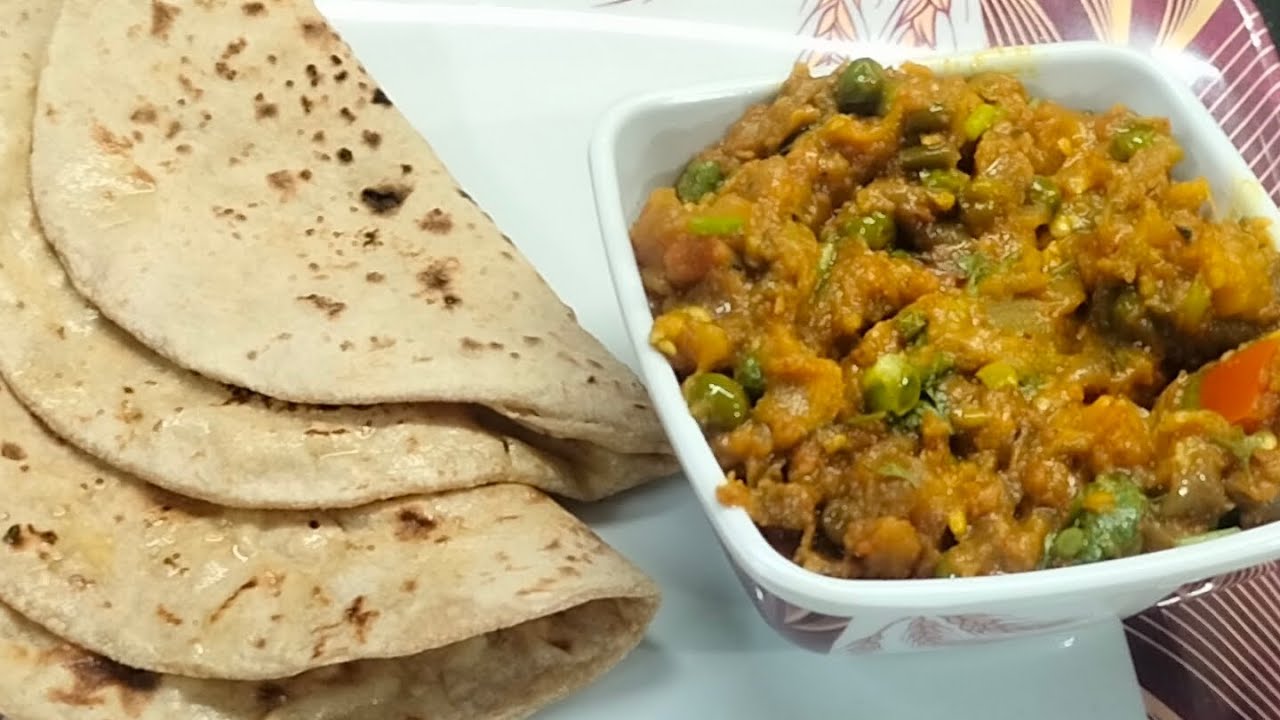 मटर और बैंगन का बनाया बहुत स्वादिष्ट भरता दिखने में इतना स्वादिष्ट है खाने में कितना मस्त होगा |