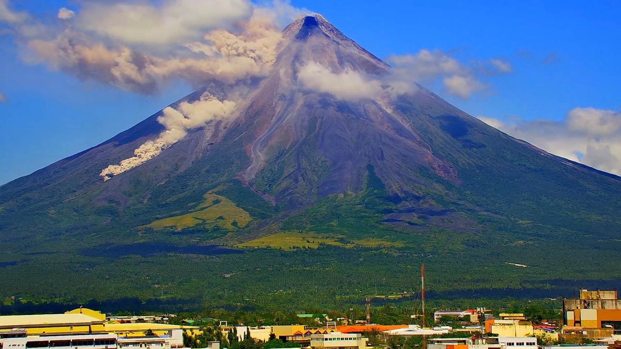 Pyroclastic Density Current Races Down Mayon Volcano Toward Legazpi (Feb 26, 2026