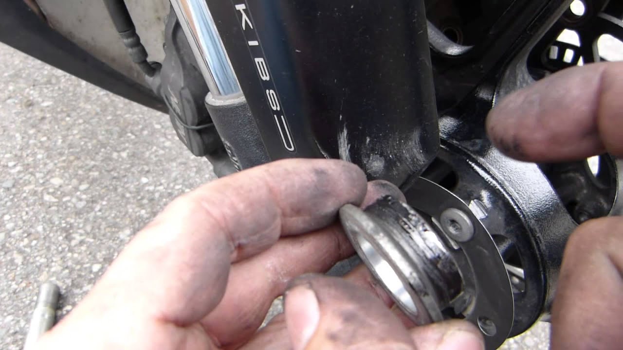 Front wheel removal and mounting 2013-2017 Kawasaki Ninja 636