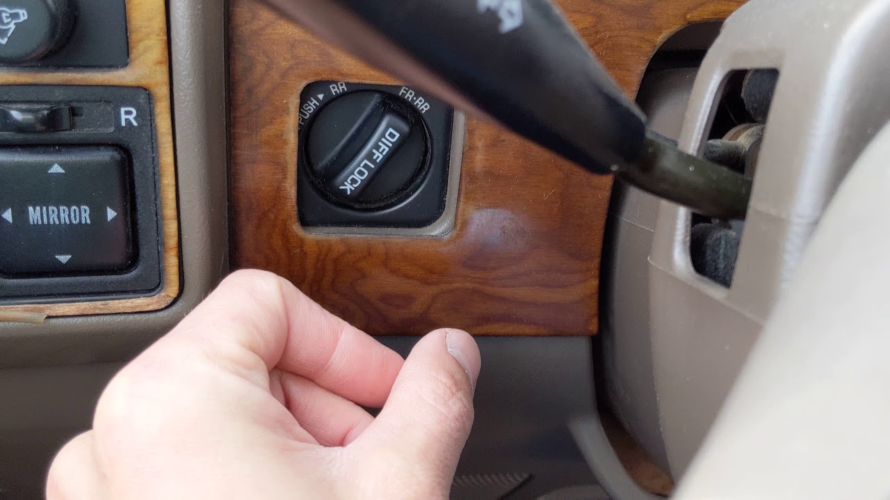 1996 Toyota Land Cruiser FZJ80 - Lockers engaging