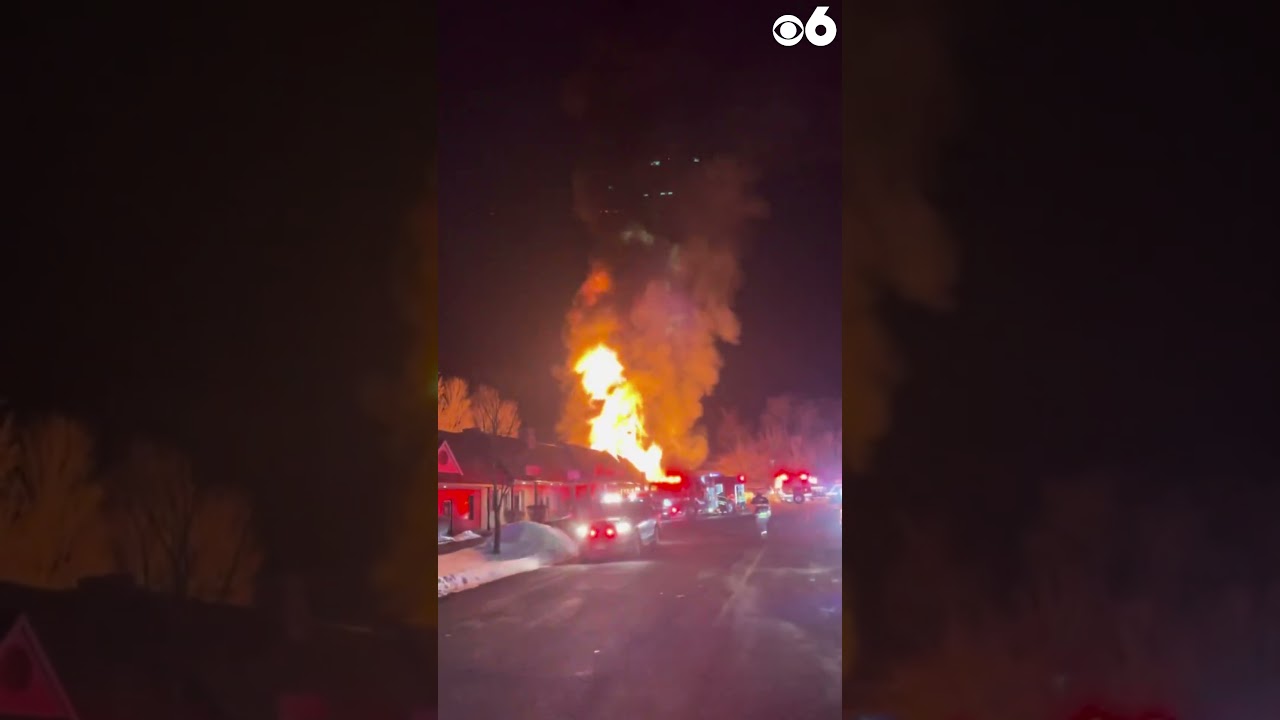 Large fire breaks out at 43 Mall shopping plaza in West Sand Lake