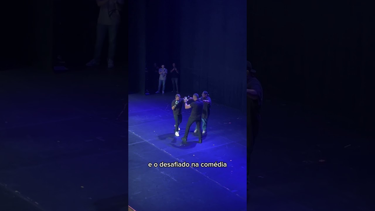 Vi um show de comédia stand-up pela primeira vez! 