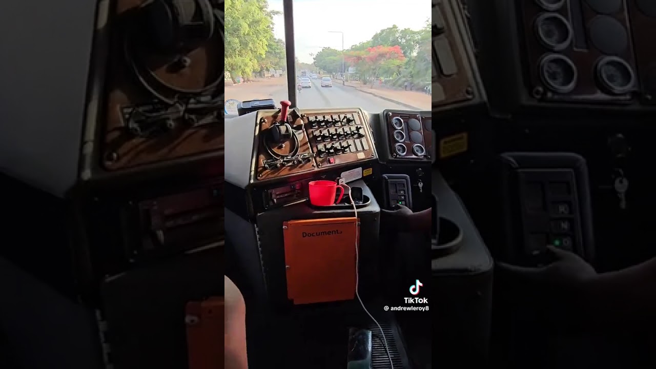 International 9800i eagle pro sleeper smart shift and Jake brake 