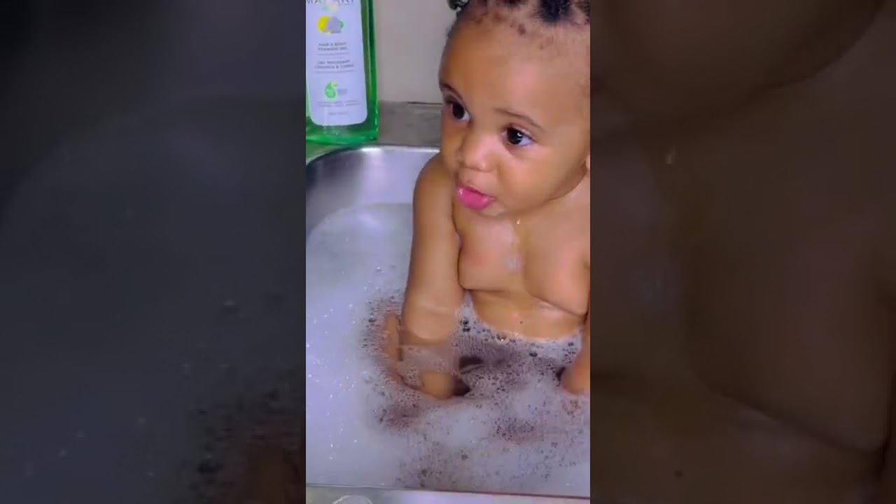 BABY FIRST TIME USING MAKARI FOAMING GEL | MAKARI BEBE