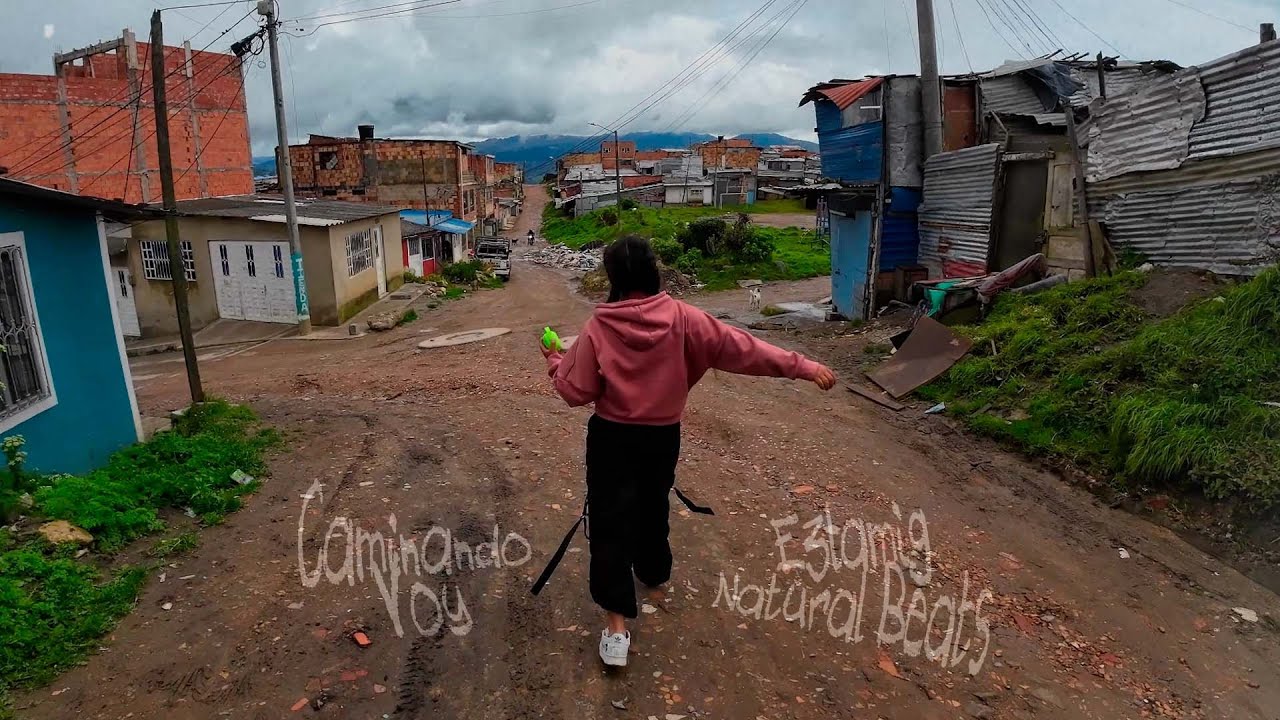 Ezlamig - Caminando Voy (Vídeo Oficial) | Natural Beats Produce
