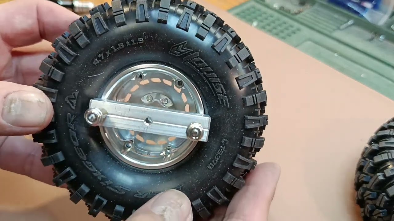 Mit einfachsten Werkzeug Beadlock Felgen montieren.