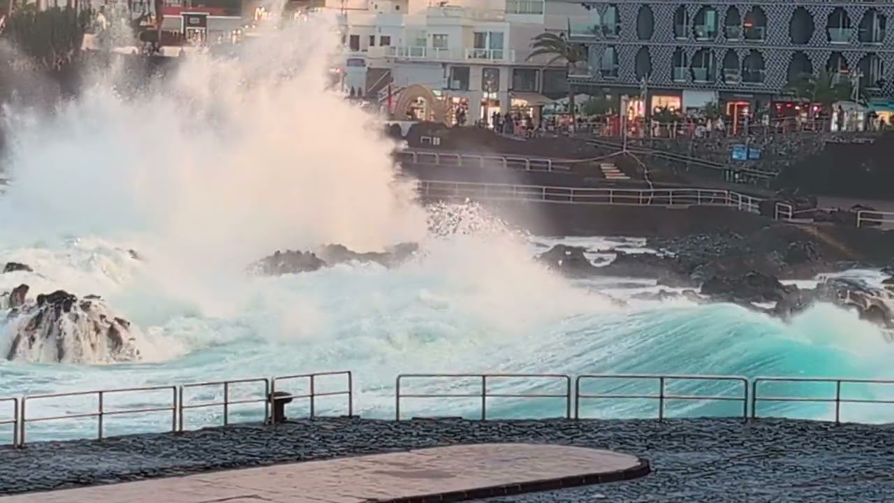 Storm in Puerto de la Cruz, Tenerife 🌊 Powerful Ocean Waves