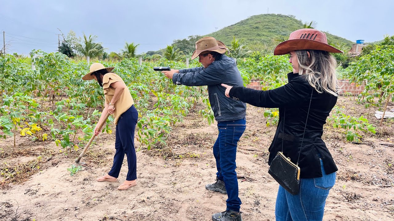 Mulher Rica Manda Agiota dá Fim a Mulher que a devia mas ao Chegar lá ele Descobre quem era Ela...