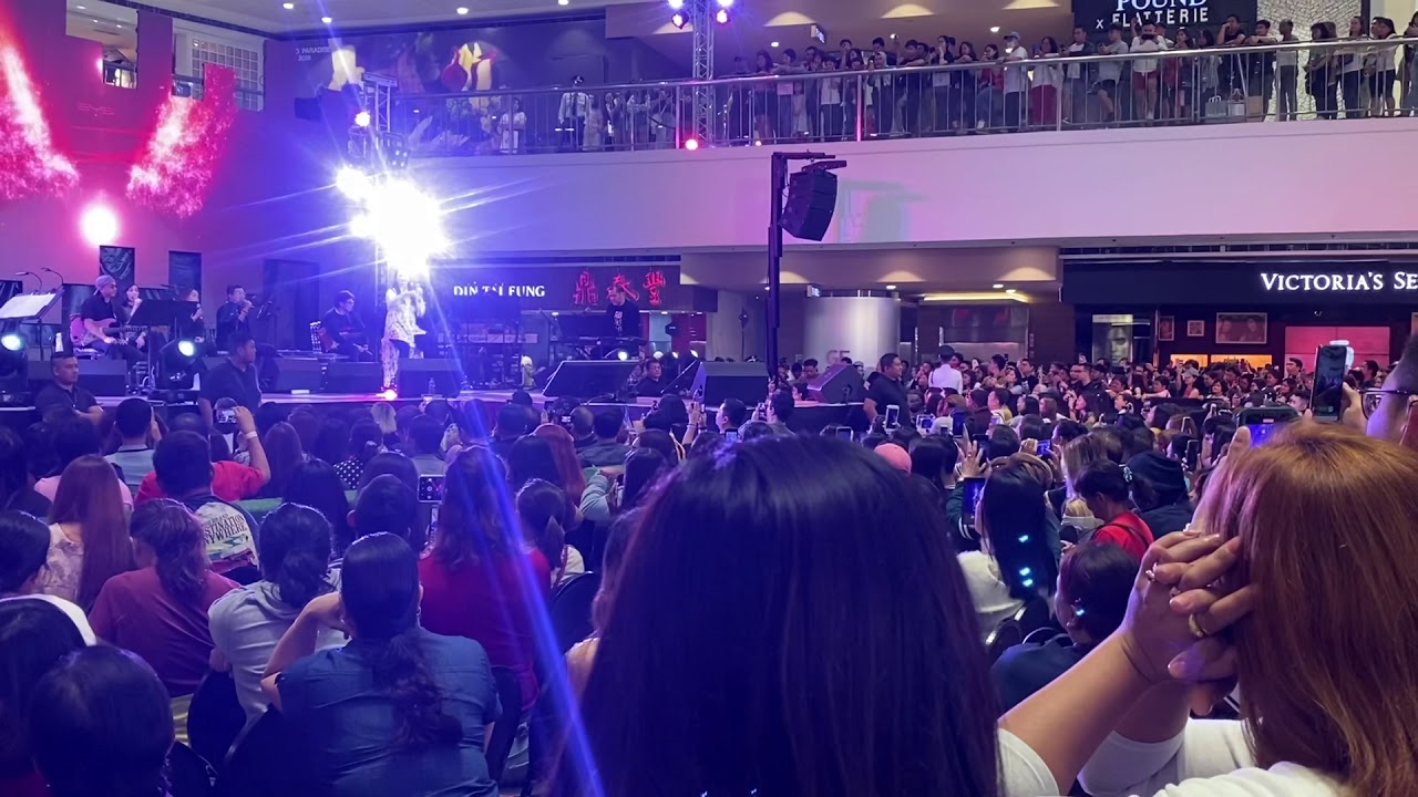 Regine Velasquez- On the Wings of Love(Superb Version Live) SM Megamall for BYS