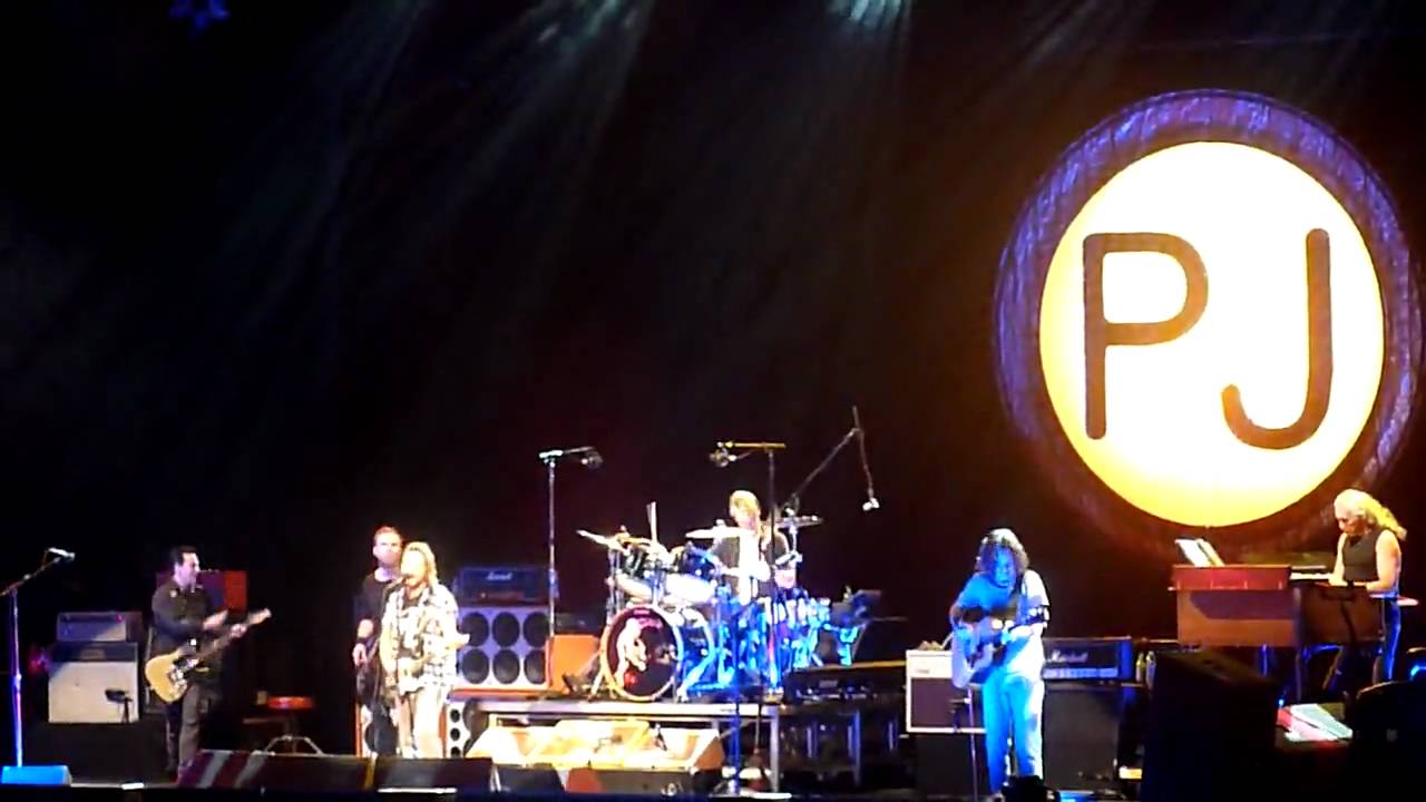 Pearl Jam - Better Man [Live] 2010 - Jiffy Lube Live