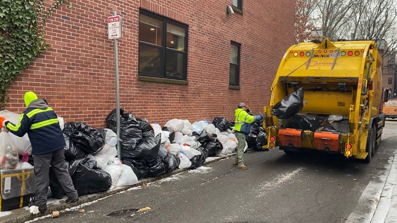 Massive City Alley Trash Pile Crushed by one of Capitol’s Mack TE McNeilus XC Packers