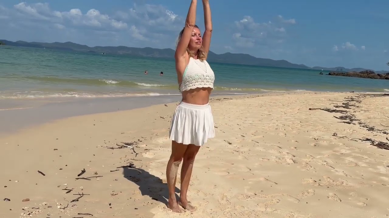 Dance jóga  -  sestava s názvem LÁSKA - THAJSKO - Niňa Beach Naga Noi Island