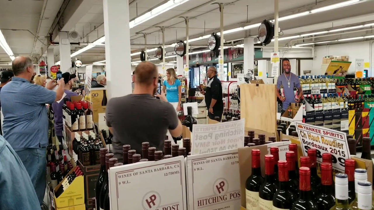 Johnathan Goldsmith Astral Tequila Bottle Signing Yankee Spirits Sturbridge Ma. September 1, 2017