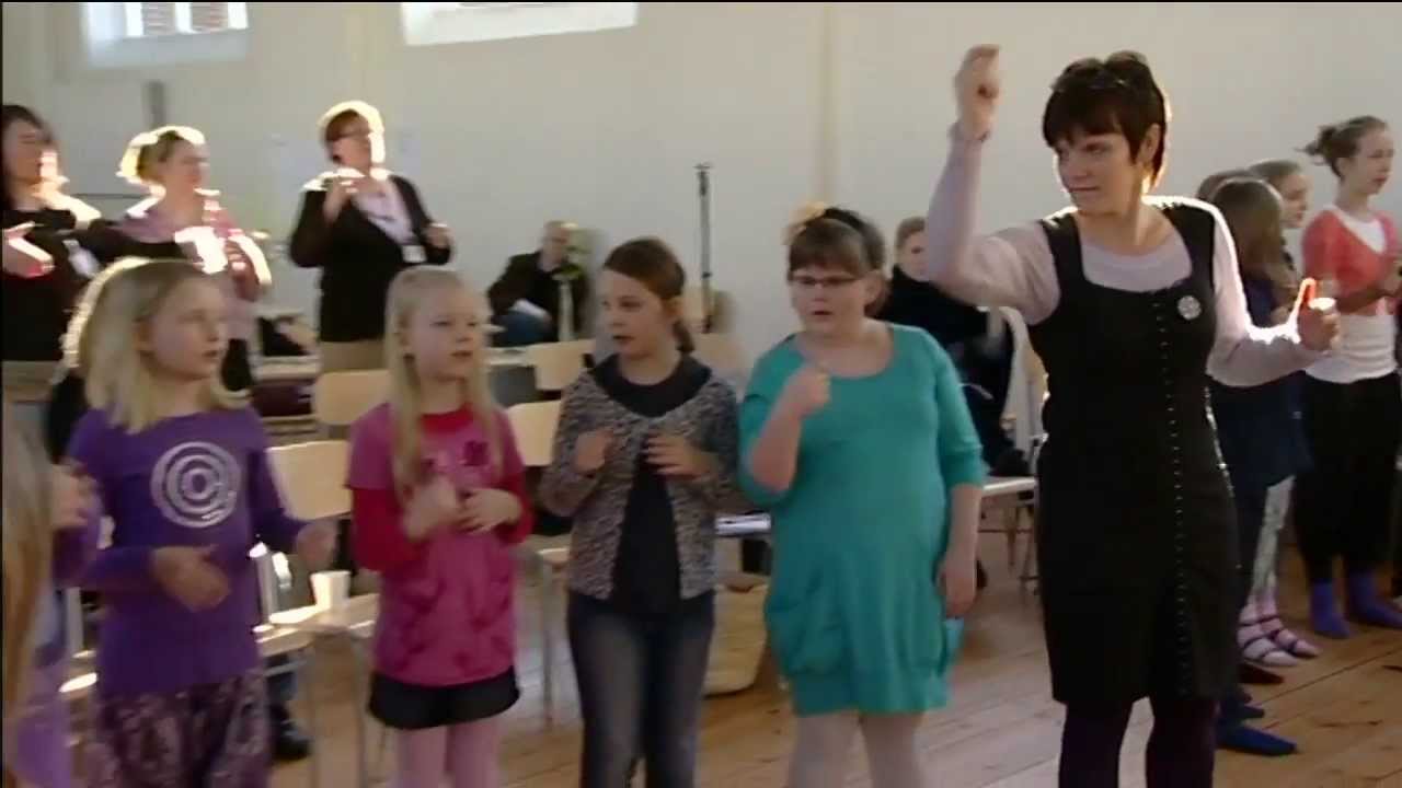 Dorte Bille arbejder med MidtVest Børnekor (Masterclass i Unge Stemmer 2010)
