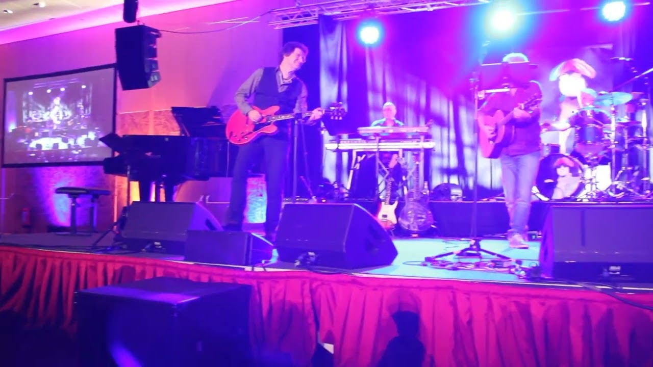 Auftritt der John Lennon Tribute Band beim Theaterhotel 2026 im Trend Hotel Savoyen (Wien, Rennweg)