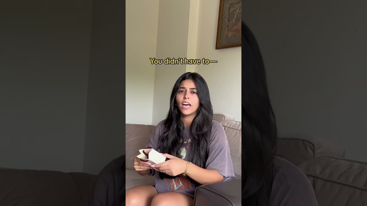 When your Aunt comes to visit you at 6am #aunt #visit #comedy #arab #aunty